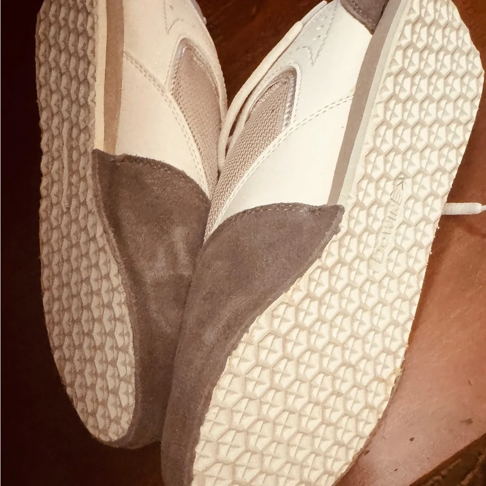 Men's Athletic Shoes - White, Red, and Gray - Picture 3 of 7